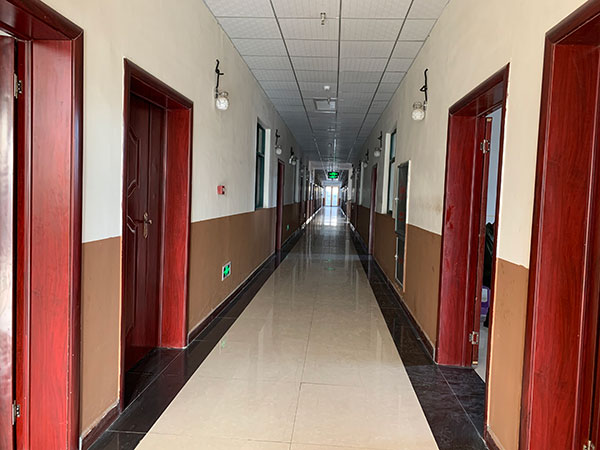 靜心養老院走廊